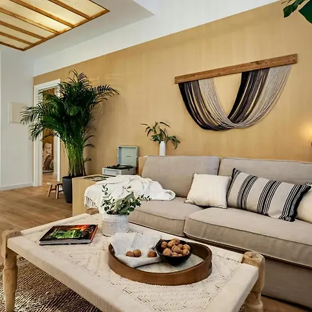 Luminary Square Homestay